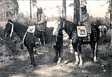 Archivo:Watlala Warm Springs Women on Horseback 1902
