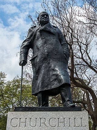 Winston Churchill, Parliament Square, London (cropped).jpg