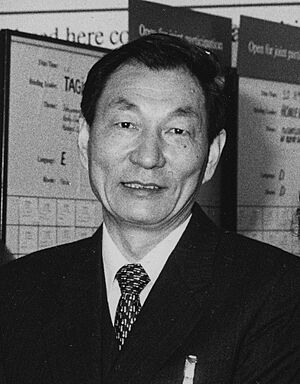Archivo:Zhu Rongji 1986