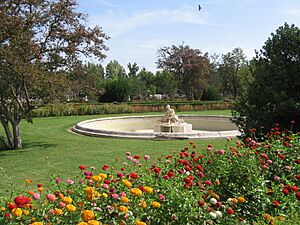 Archivo:Aranjuez JardinParterre FuenteNereida1