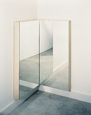 Archivo:Art language mirror piece conceptual art