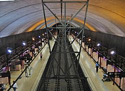 Archivo:Barcelona Metro - La Pau