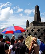 Archivo:Borobudur Tourism