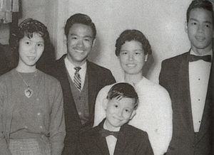 Archivo:Bruce Lee in 1945 in Hongkong