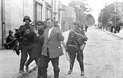 Archivo:Bundesarchiv Bild 101I-020-1262-35, Russland-Süd, Soldaten mit Gefangenen
