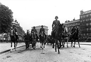 Archivo:Bundesarchiv Bild 101I-126-0350-26A, Paris, Einmarsch, Parade deutscher Truppen