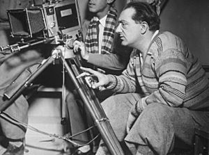 Bundesarchiv Bild 102-08538, Fritz Lang bei Dreharbeiten (cropped).jpg