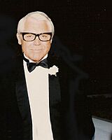 Archivo:Cary Grant 2008 (cropped)