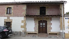 Archivo:Casa típica de Cazurra