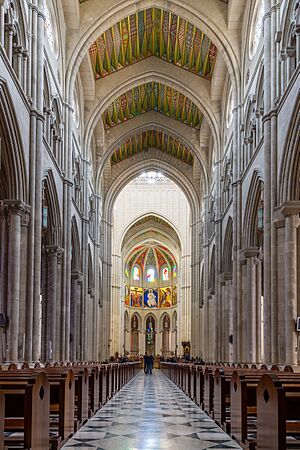 Archivo:Catedral de la Almudena, Madrid, España, 2014-12-27, DD 30-32 HDR
