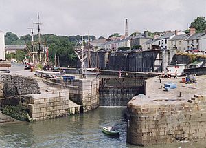 Archivo:Charlestown harbour