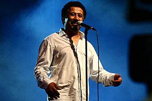 Archivo:Cheb Khaled performed in Oran on July 5th 2011