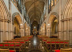 Archivo:Christ Church Cathedral Nave, Dublin, Ireland - Diliff