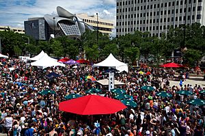 Archivo:Edmonton Pride 2011 (3)