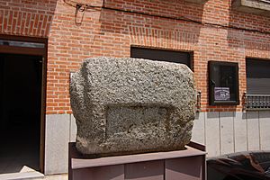 Archivo:Elemento funerario romano,escultura de cerdo, Cabizuela