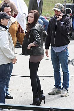 Emily Meade filming Twelve in Central Park, 21-04-09.jpg