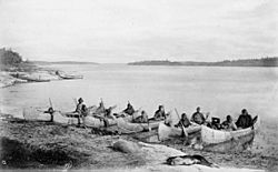 Archivo:First Nations people on the Nelson River