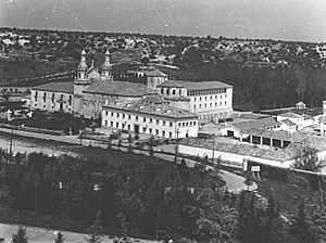 Archivo:Fundación Joaquín Díaz - Monasterio. Vista panorámica - La Santa Espina (Valladolid) (1)