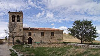 Iglesia de San Cristóbal, en Valdevacas de Montejo (Segovia, España).jpg
