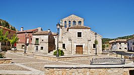 Iglesia de San Pedro, Hontoba 01.JPG