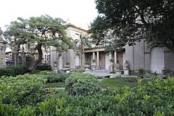 Archivo:Jardin al fondo de la finca del âlacio de don Ortiz de Taranco,en calle 25 de Mayo 376
