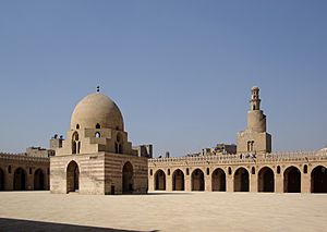 Archivo:Kairo Ibn Tulun Moschee BW 1