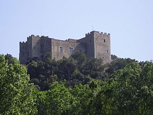 Archivo:La Roca Castell Catalonia
