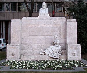Archivo:Monumento a Juan Valera (Madrid) 01