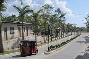 Archivo:Mototaxi Nicaragua