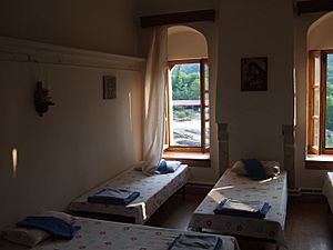 Archivo:Mount Athos- Monastery Filotheou- dormitory 2