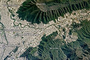 Archivo:Mount Silla and Monterrey MX