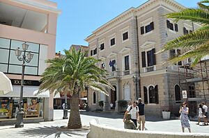 Archivo:Municipio Piazza Giuseppe Garibaldi La Maddalena