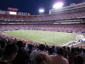 Archivo:NY Red Bulls vs LA Galaxy