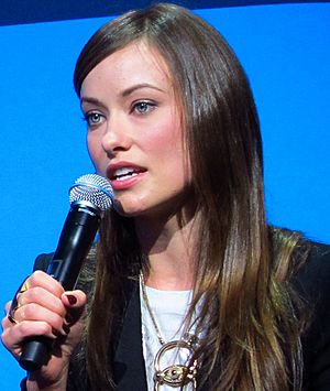Archivo:Olivia Wilde at CES, 2011 1 (cropped)