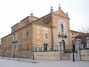 Archivo:Peñaranda de Bracamonte - Convento de las Carmelitas Descalzas 05