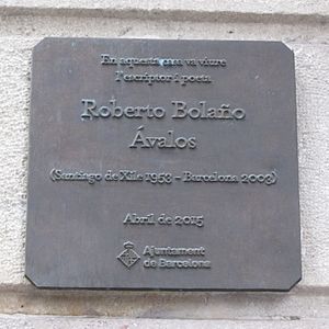 Archivo:Placa de Bolaño en Barcelona