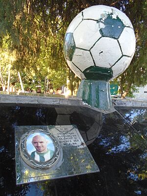 Archivo:Plaza Garrafa Sánchez, ubicada detrás del estadio Florencio Sola.