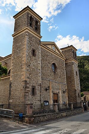 Archivo:Potes,Iglesia de San Vicente nueva, view
