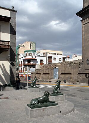 Archivo:Santa Ana square 4 (2288327069)
