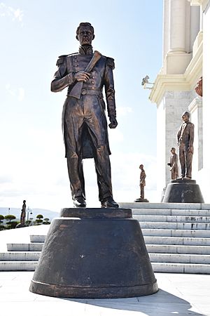 Archivo:Santiago de los Caballeros - Monumento a los Héroes de la Restauración 0726
