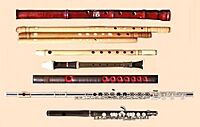 Archivo:Shinobue and other flutes-3