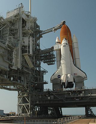 Archivo:Shuttle Discovery July 25 pre-launch-crop