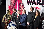 Archivo:Star Wars- The Last Jedi Japan Premiere Red Carpet- Ram Bergman, Rian Johnson, Mark Hamill, Adam Driver & Kathleen Kennedy (27163807279)
