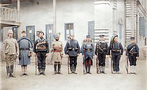 Archivo:Troops of the Eight-Nation Alliance (except Russia) that fought against the Boxer Rebellion in China, 1900. From the left Britain, United States, Australia, India, Germany, France, Austria-Hungary, Italy, Japan. (49652330563)