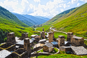 Archivo:Ushguli towers in Svaneti, Georgia