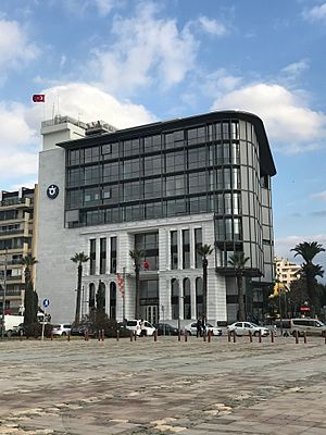 Archivo:İzmir Chamber of Commerce Headquarters