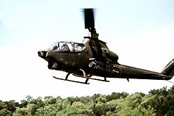 Archivo:AH-1 Cobra DF-ST-84-05726