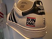 Archivo:Adidas Run DMC shoe