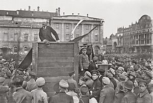 Archivo:After Lenin Speech 1920