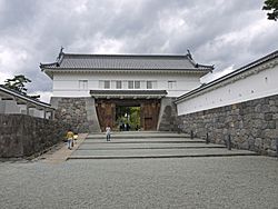 Archivo:Akagane Gate main entrance